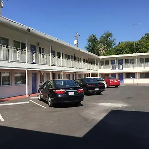 *** Мотель Travelodge By Wyndham Convention Center США